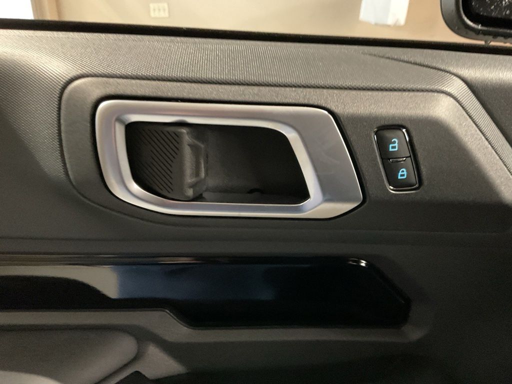 New 2025 Black Ford Base image 9