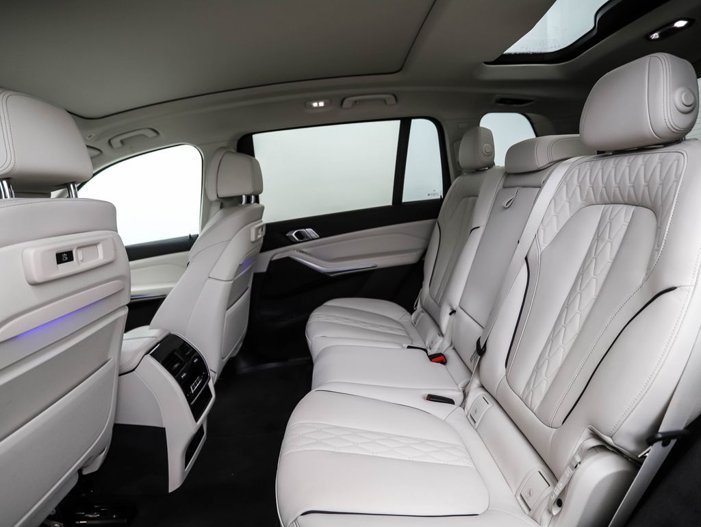 Thumbnail: 2022 BMW X7 - 22