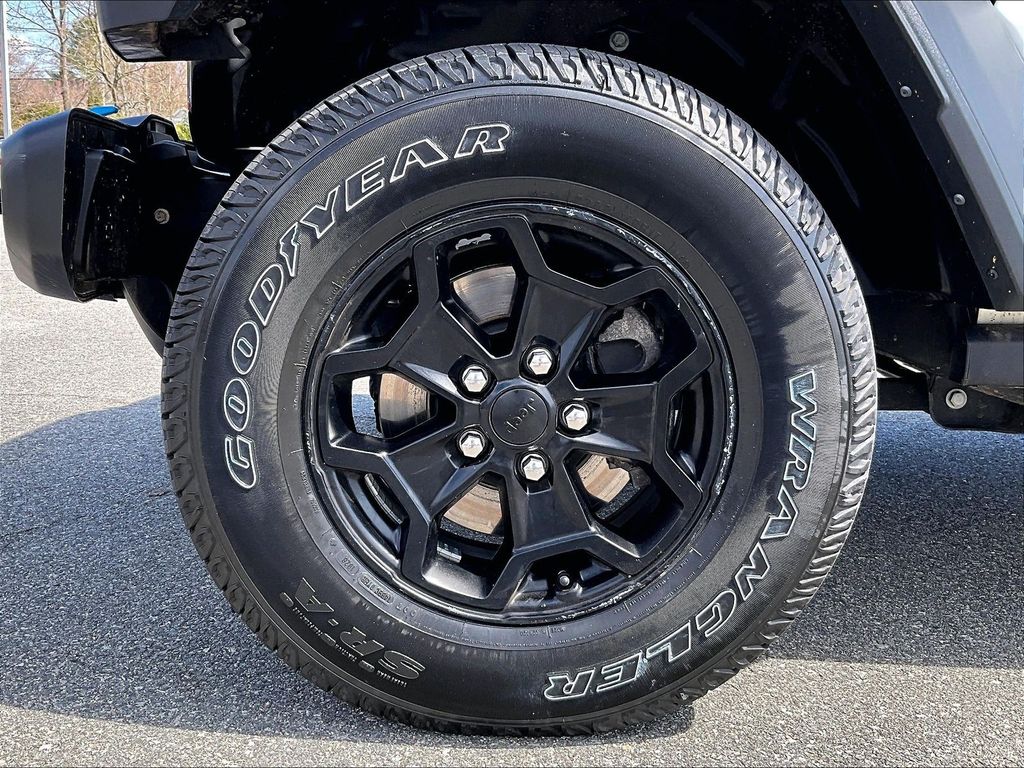 2023 Jeep Wrangler — photo 7