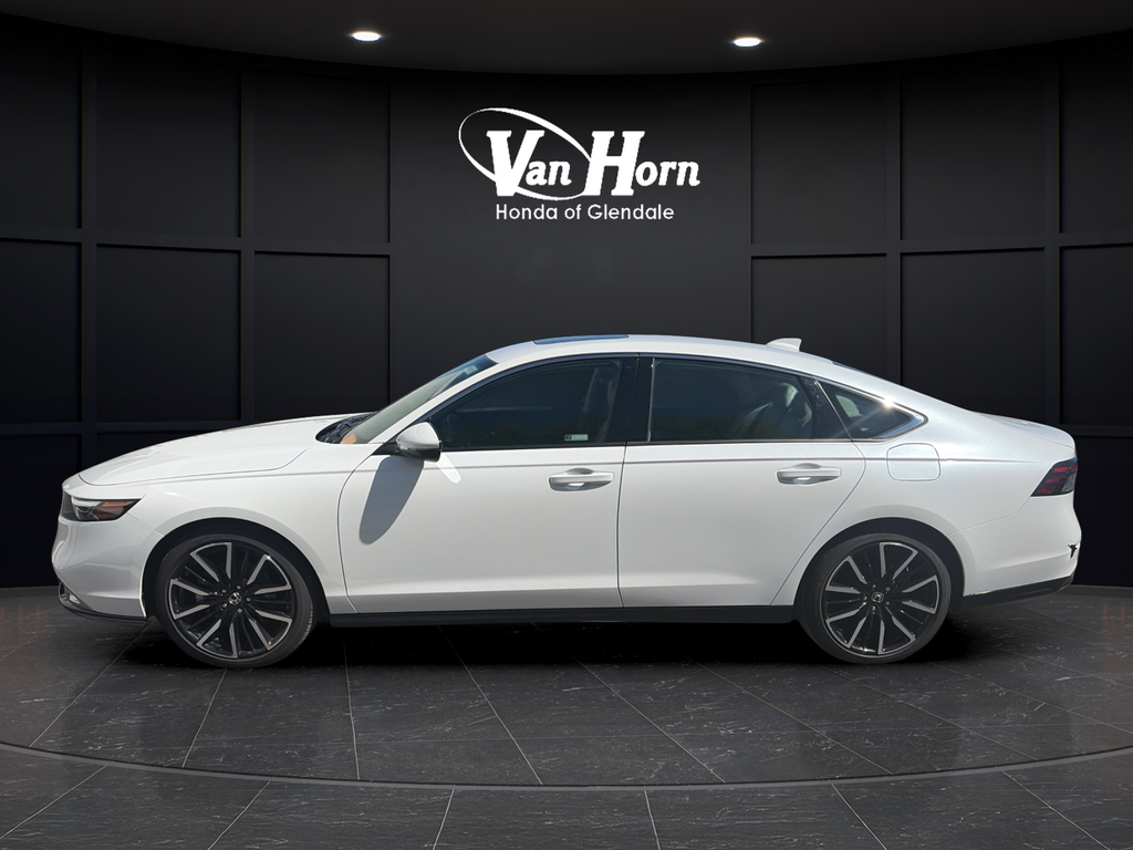 Certified Used 2025 Platinum White Honda Touring image 4