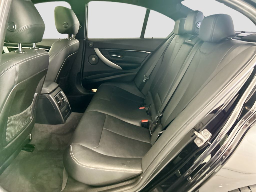 Thumbnail: 2017 BMW 3 Series - 20