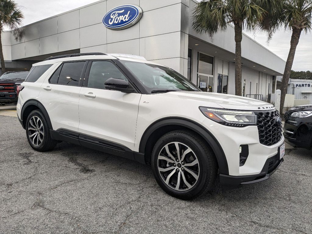 2025 Ford Explorer ST-Line