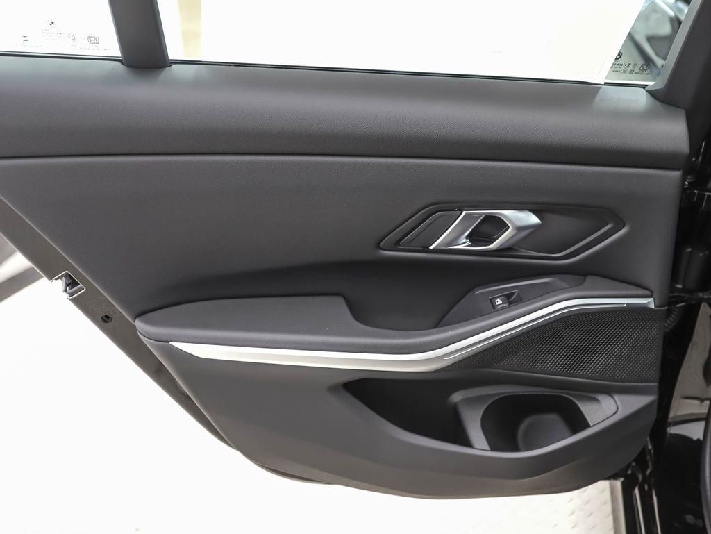Thumbnail: 2025 BMW 3 Series - 21