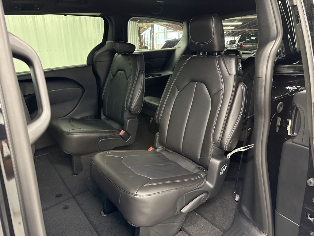 2026 Chrysler Pacifica Select - 10