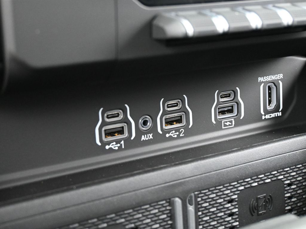 New 2026 Diamond Black Crystal Pearlcoat Ram Limited image 18