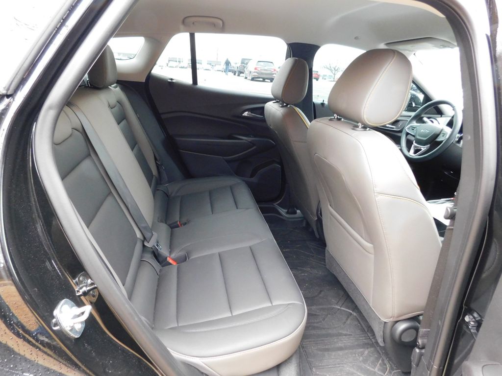 Thumbnail: 2025 Chevrolet Trax - 5