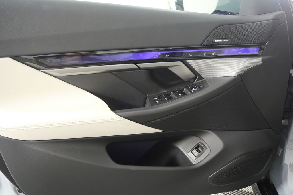 Thumbnail: 2025 BMW i5 - 9