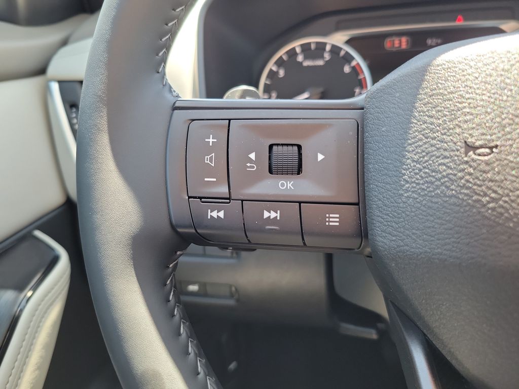 2026 Everest White Pearl Tricoat Nissan Rogue Dark Armor FWD SUV