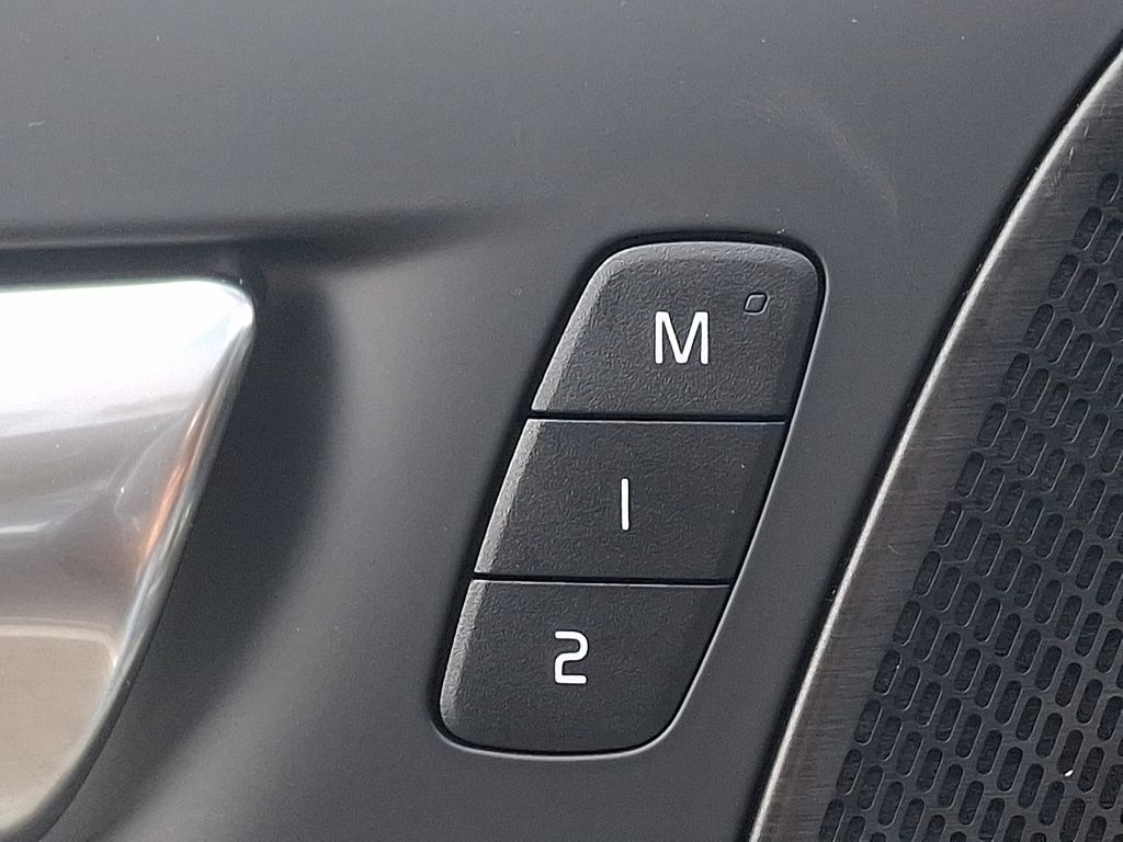 Thumbnail: 2025 Volvo S60 - 26