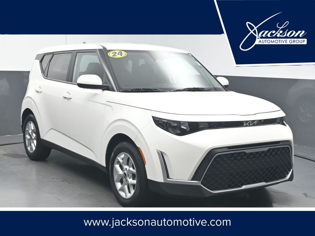 Snow White Pearl 2024 Kia Soul SUV / Crossover Front-Wheel Drive Continuously Variable Transmission