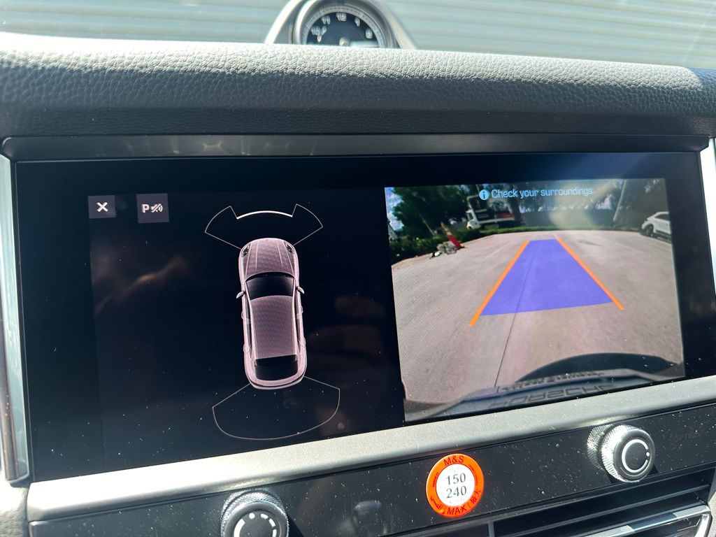 2024 Porsche Macan  23