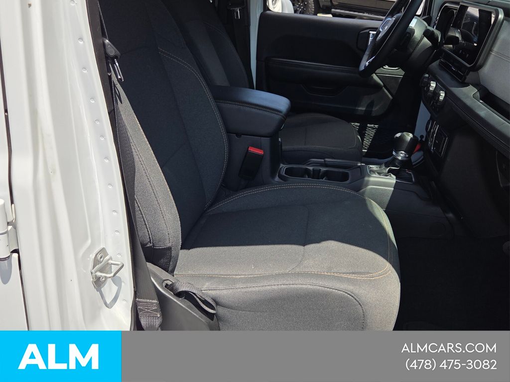 Used 2025 White Jeep Sahara image 15