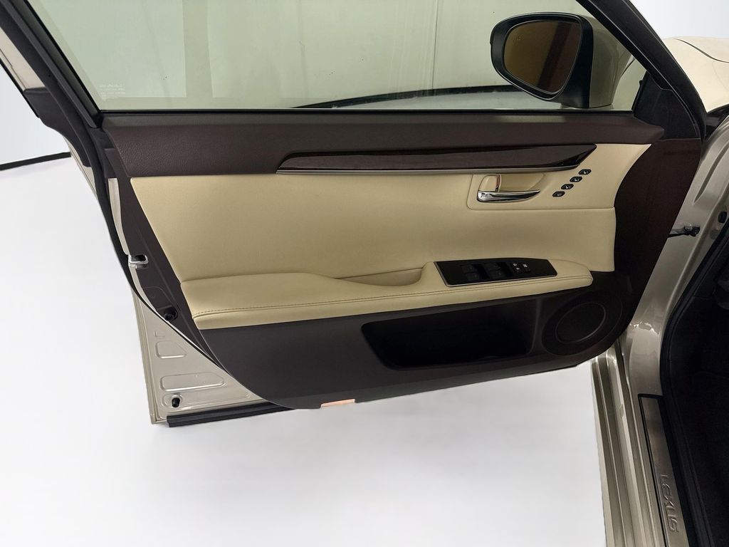 Thumbnail: 2016 Lexus ES - 24