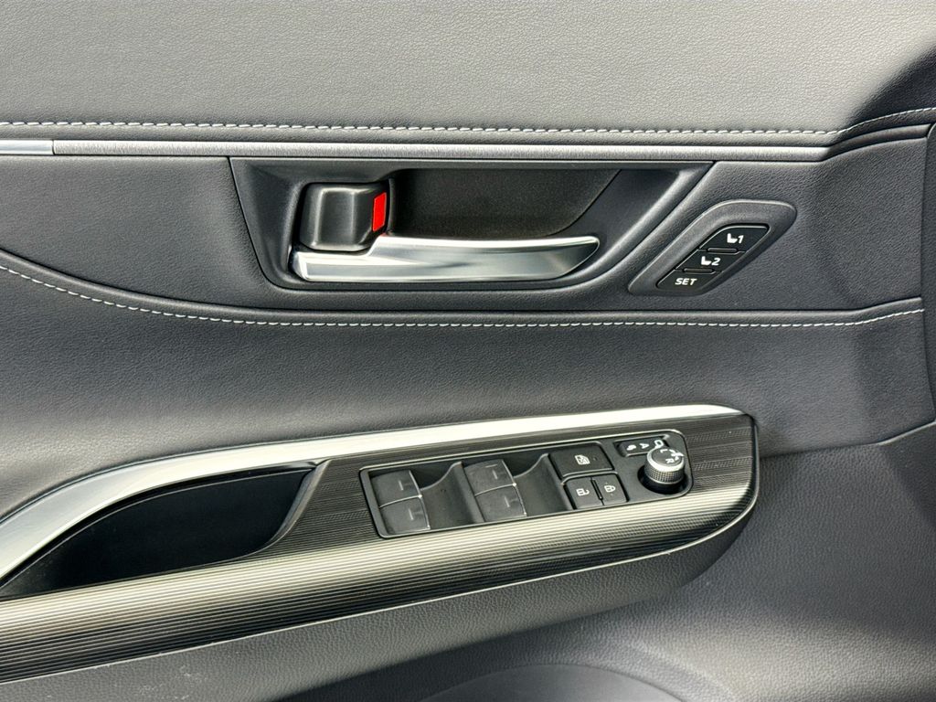 Thumbnail: 2023 Toyota Venza - 23