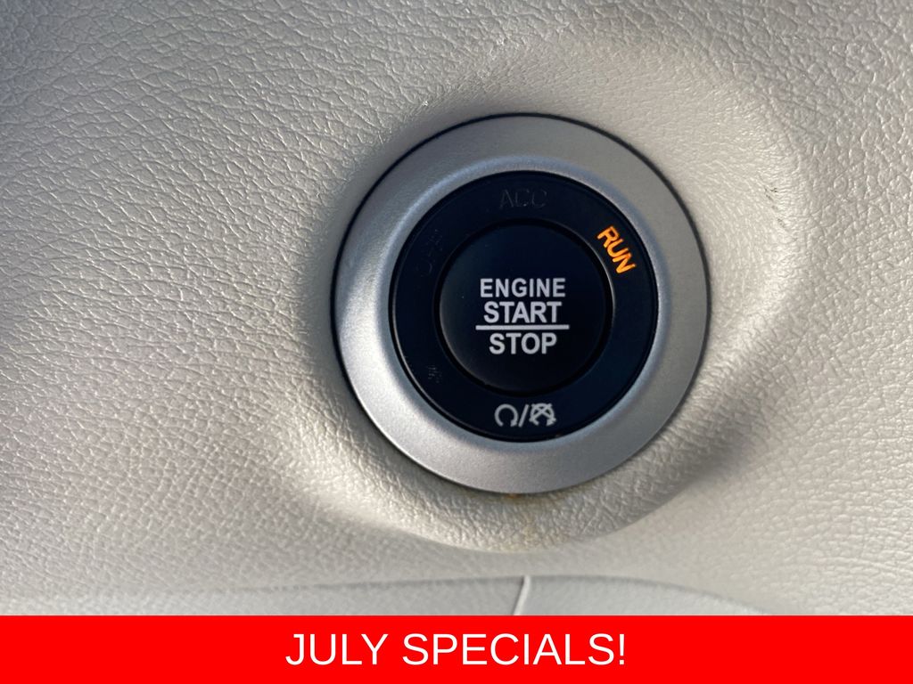 Used 2024 Chrysler Pacifica Van