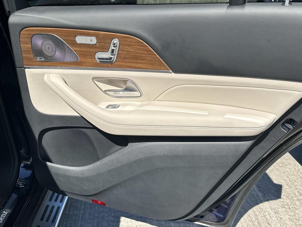 Thumbnail: 2022 Mercedes-Benz GLS - 14