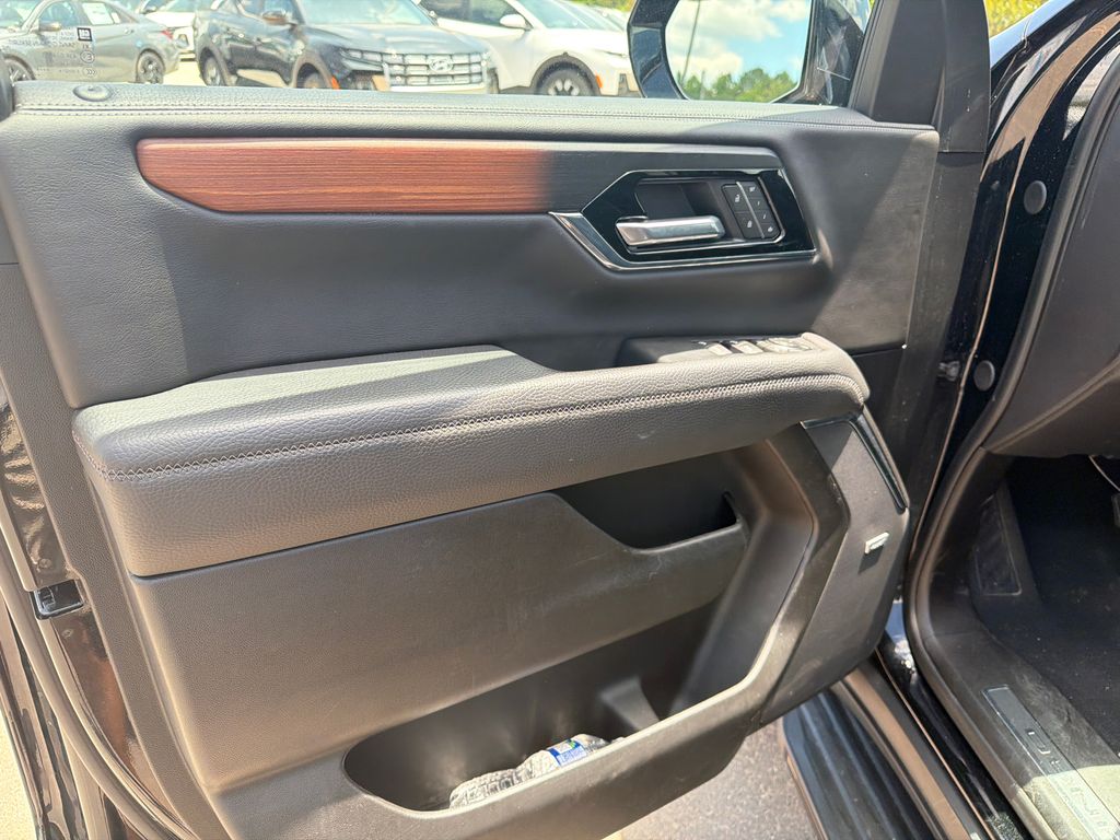 Used 2025 Onyx Black GMC Denali image 10