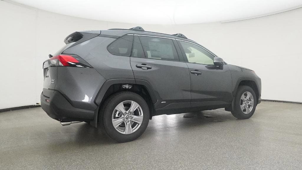 2025 Toyota RAV4 XLE 32