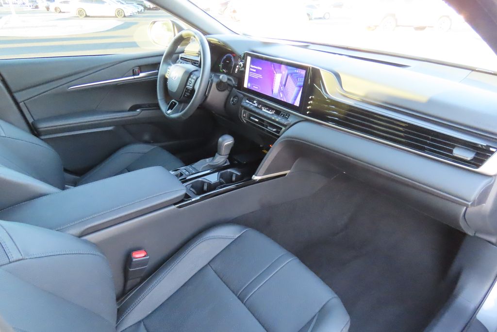 Thumbnail: 2025 Toyota Camry - 17