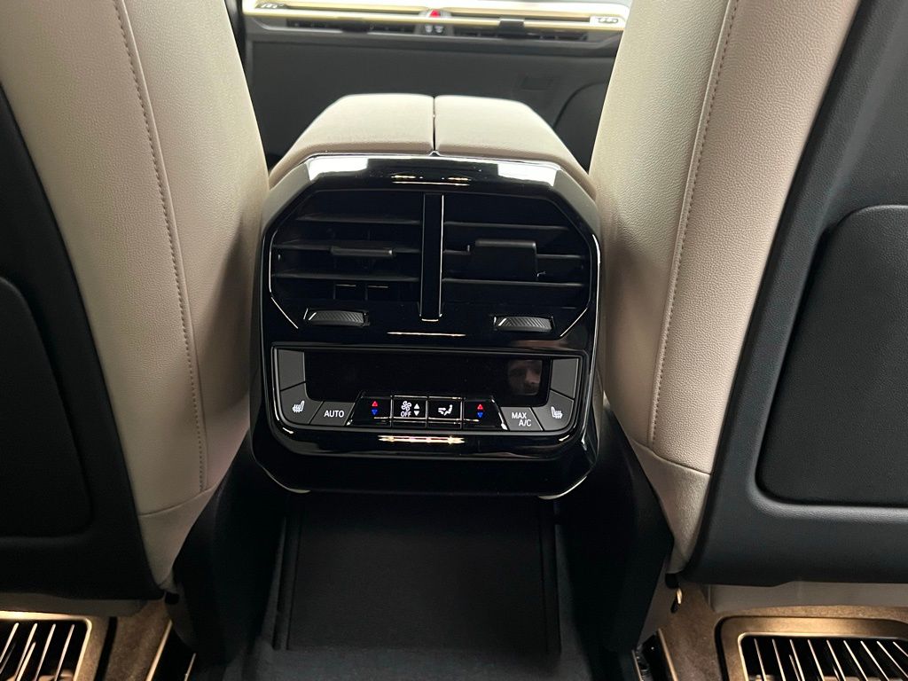 Thumbnail: 2026 BMW iX - 9