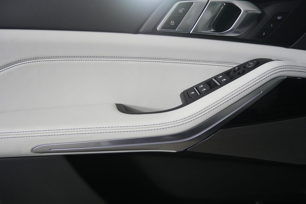 Thumbnail: 2026 BMW X5 - 9