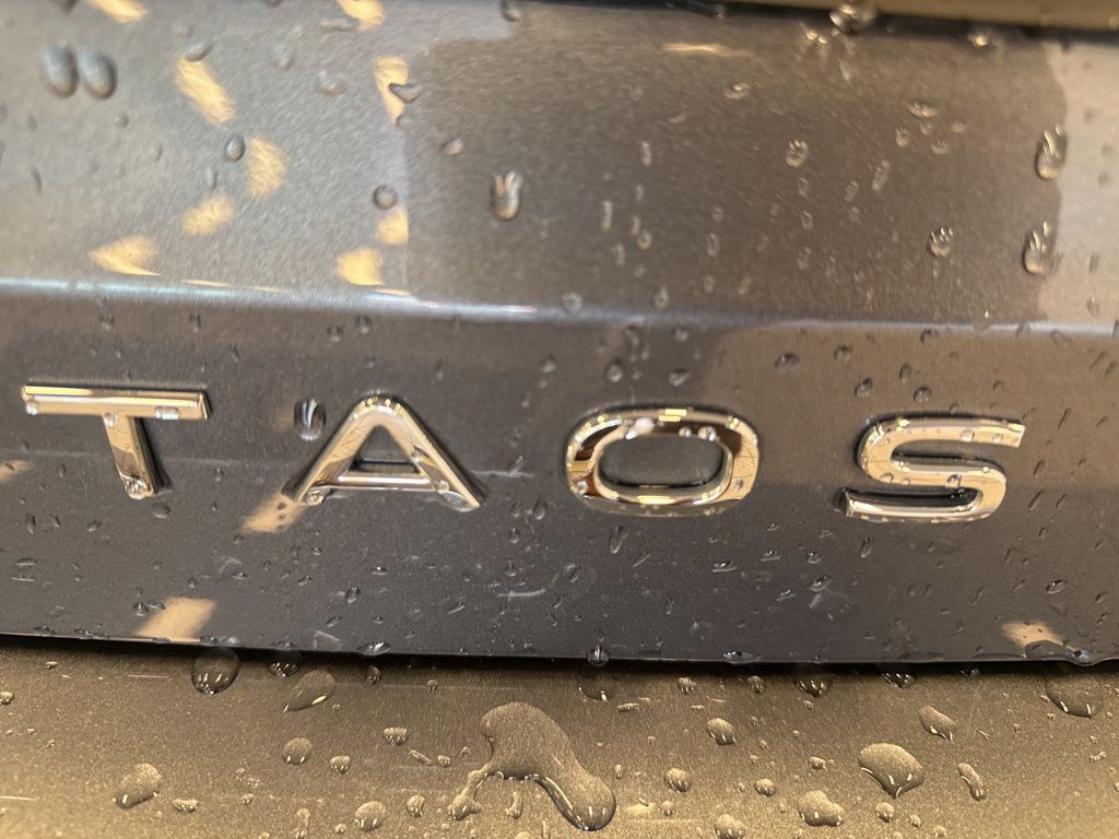 2024 Volkswagen Taos SE photo 11