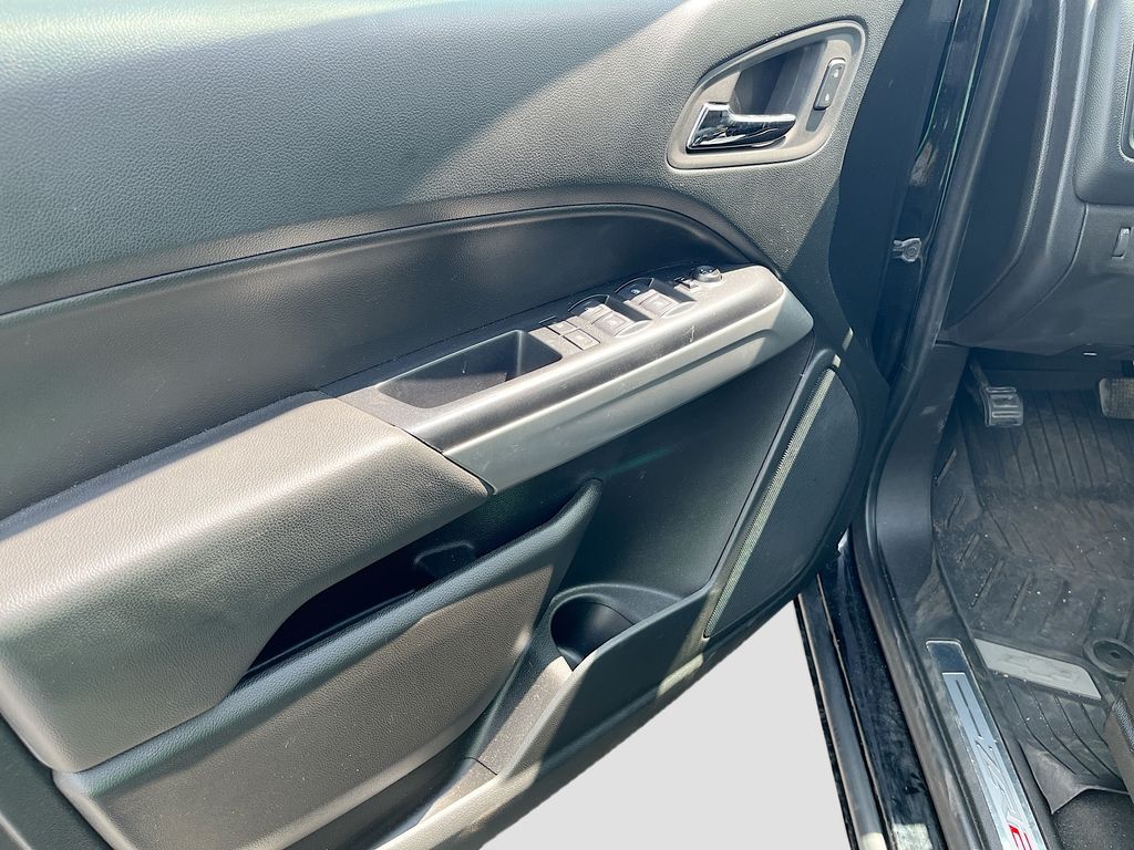 Used 2022 Black Chevrolet ZR2 image 18