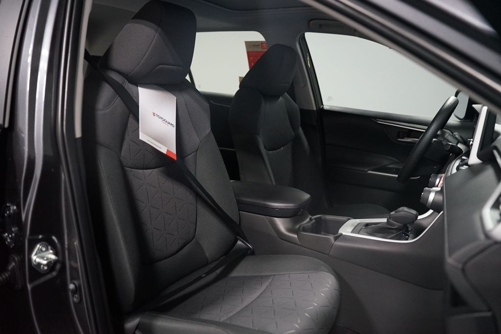 Thumbnail: 2025 Toyota RAV4 - 16