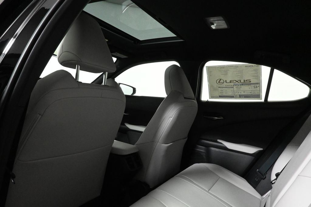 Thumbnail: 2025 Lexus UX - 31