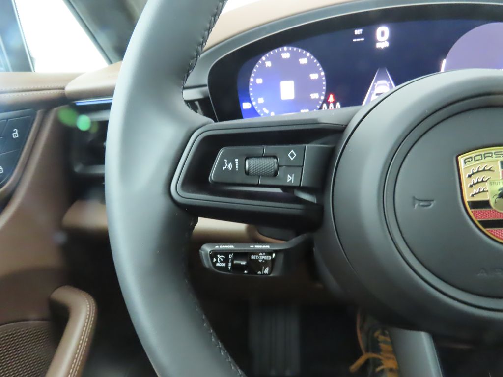 Thumbnail: 2025 Porsche Macan - 14