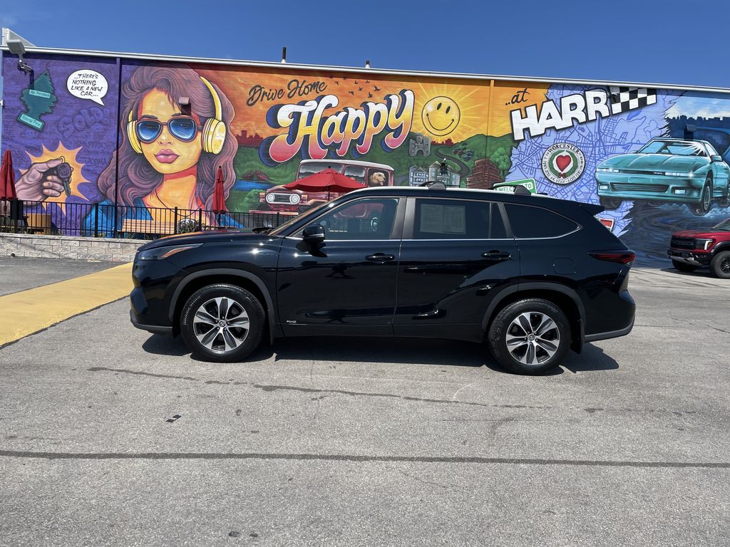 Used 2024 Toyota Highlander Hybrid SUV