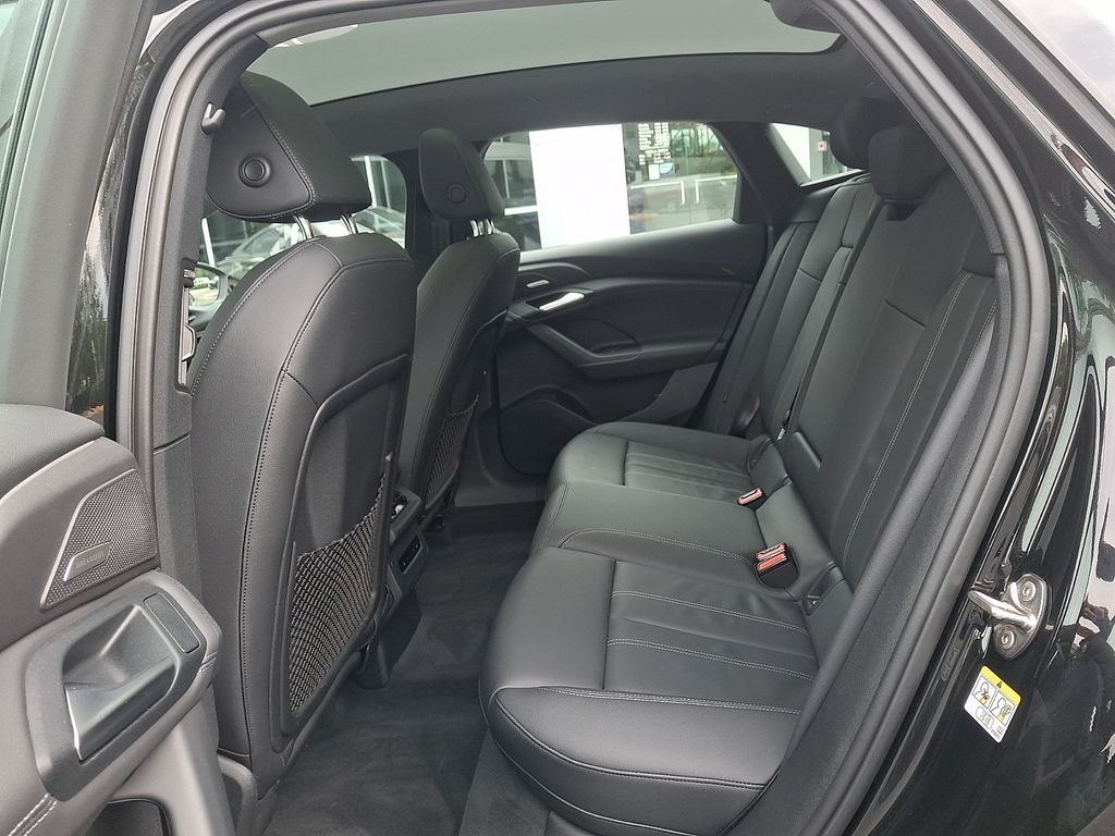 Thumbnail: 2025 Audi e-tron S - 10