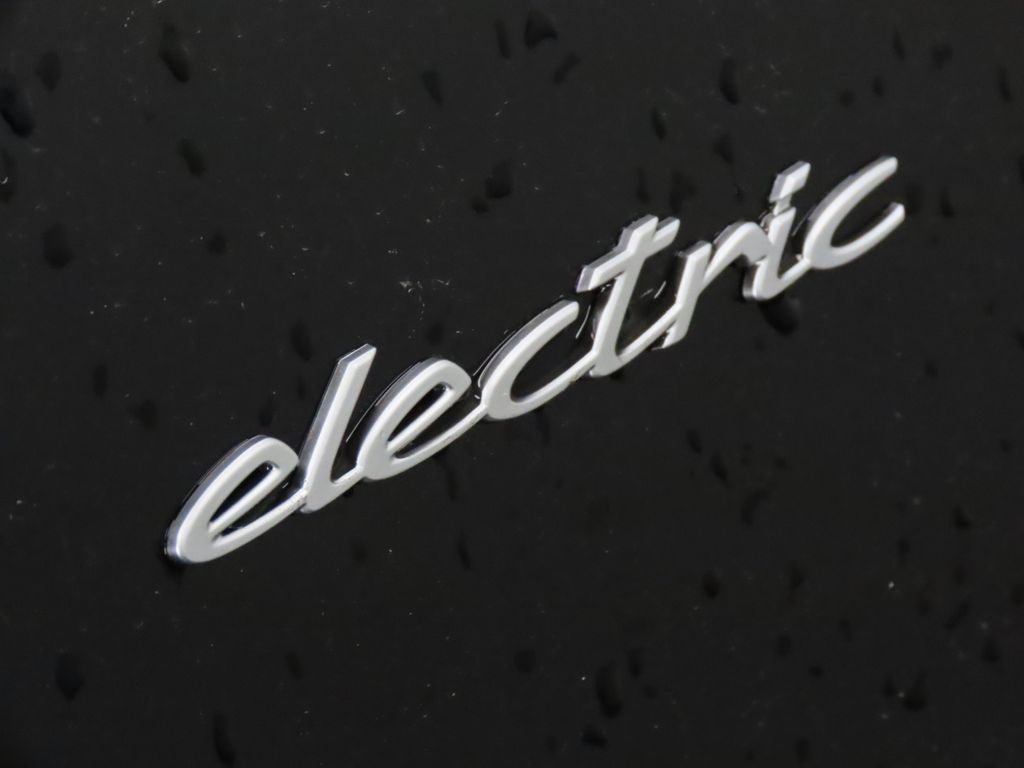 Thumbnail: 2026 Porsche Macan - 13