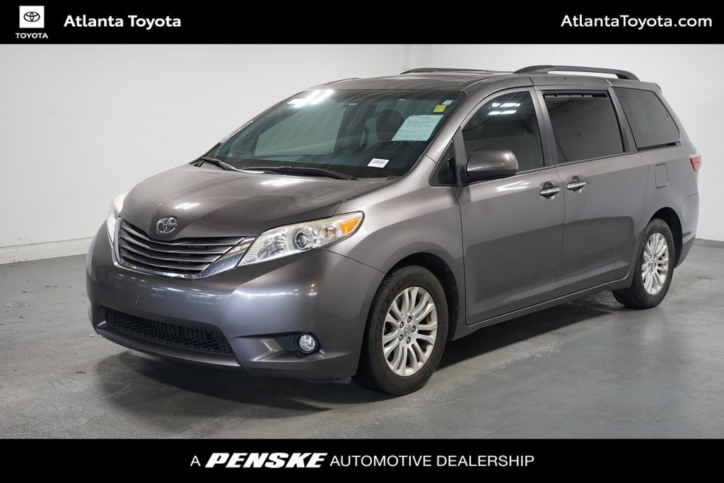 Thumbnail: 2017 Toyota Sienna - 1