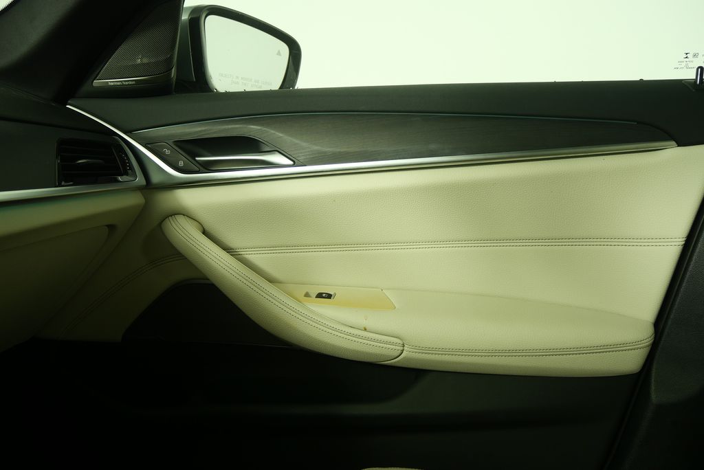 Thumbnail: 2023 BMW 5 Series - 25