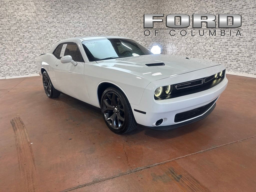 White Knuckle Clearcoat 2017 Dodge Challenger Coupe Rear-Wheel Drive 8-Speed Automatic