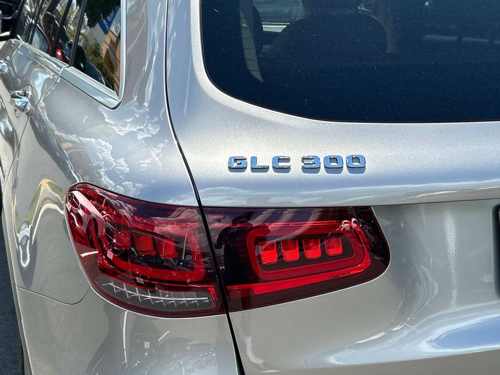 Thumbnail: 2021 Mercedes-Benz GLC - 10