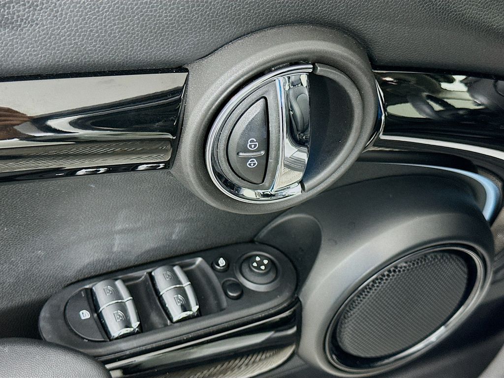 Thumbnail: 2023 MINI Cooper - 18