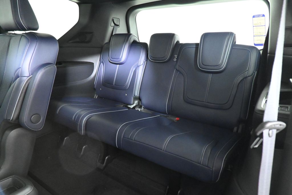 Thumbnail: 2026 INFINITI QX80 - 30