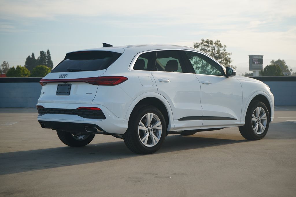 Thumbnail: 2026 Audi Q5 - 4
