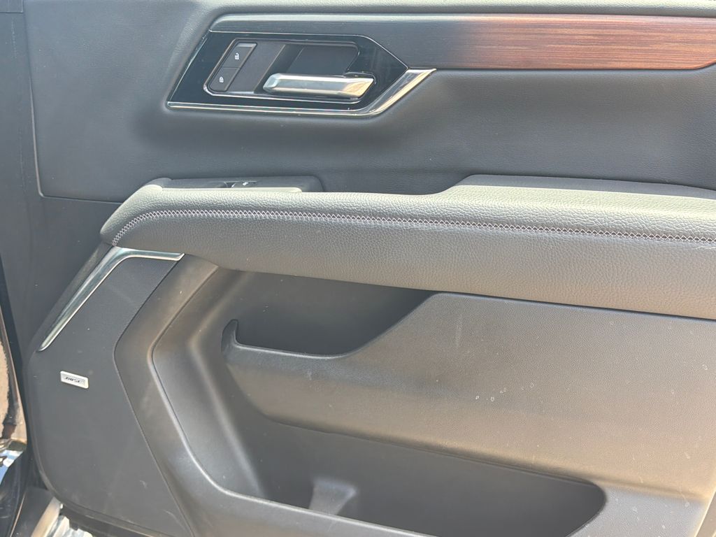 Used 2025 Onyx Black GMC Denali image 14