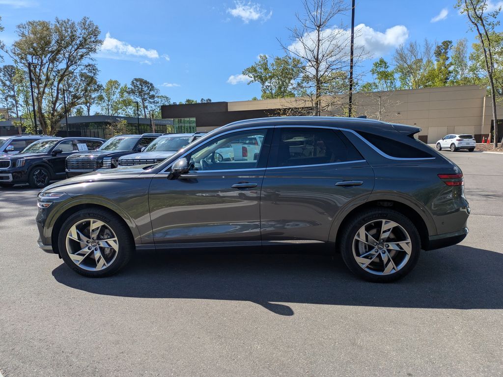 View vehicle photo 7