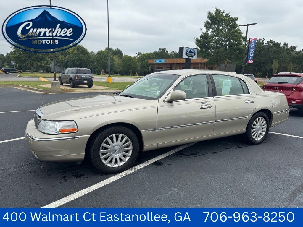 Brown (Tan) 2004 Lincoln Town Car Sedan Rear-Wheel Drive 4-Speed Automatic Overdrive