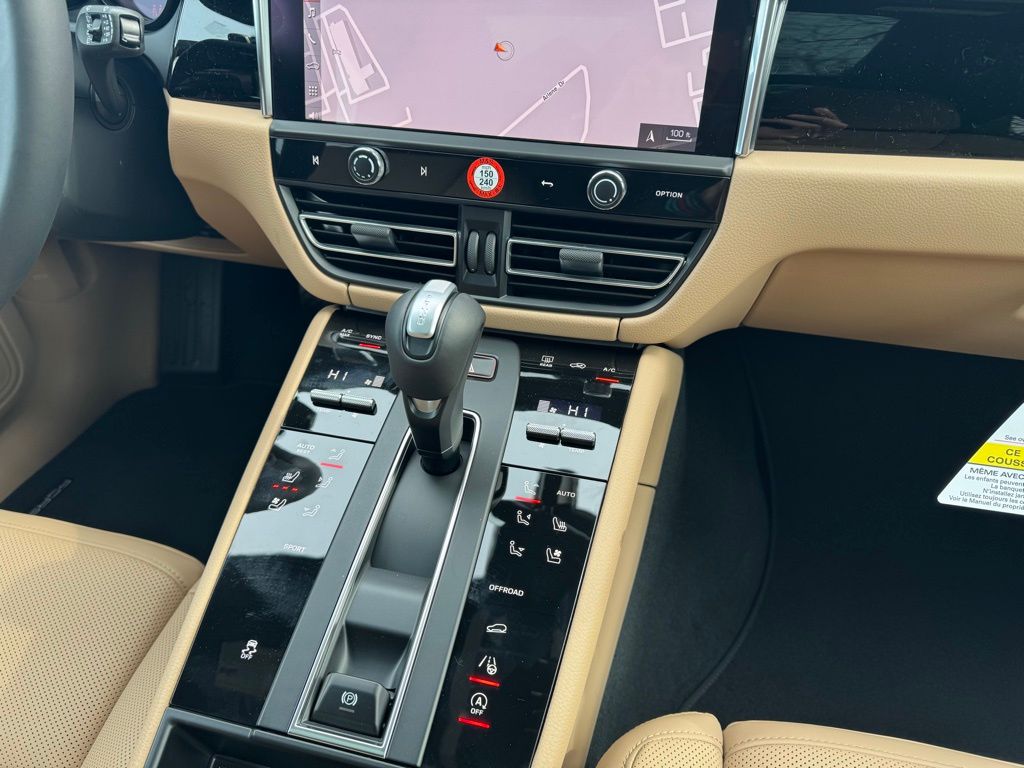 2025 Porsche Macan  20