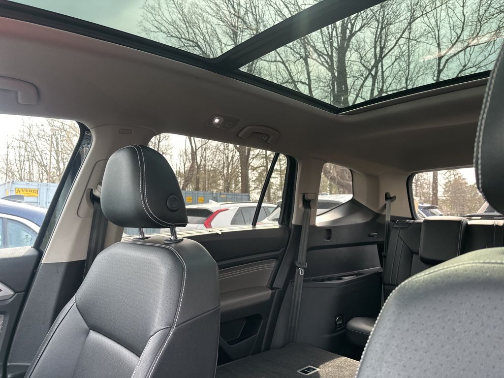 Used 2021 Black Volkswagen SEL image 9