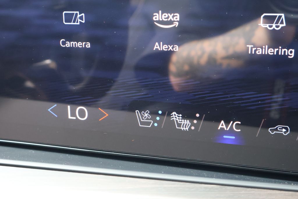 Thumbnail: 2025 Chevrolet Suburban - 28