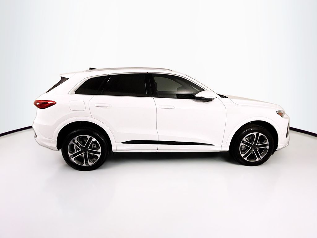 Thumbnail: 2026 Audi Q5 - 4