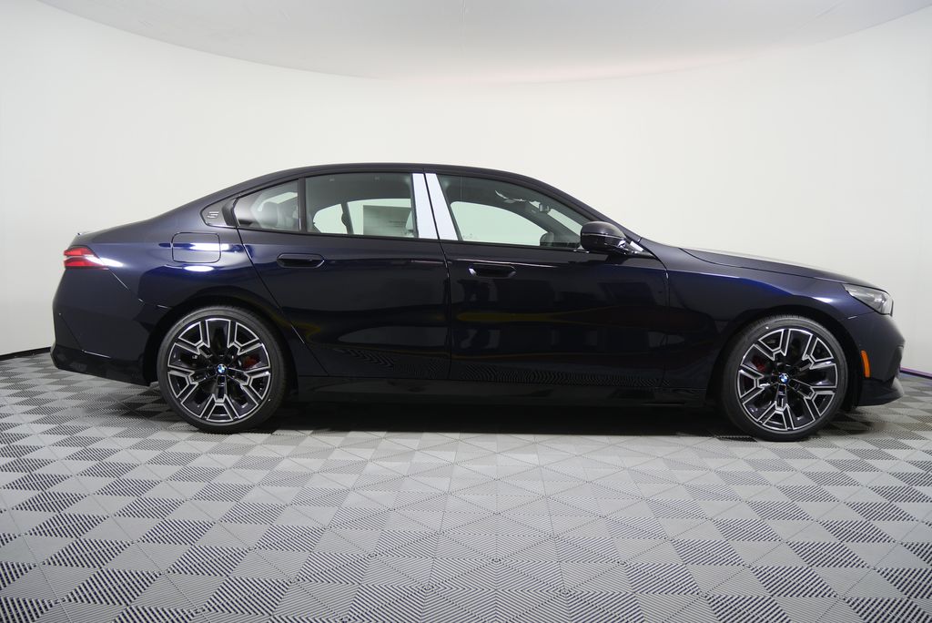 Thumbnail: 2026 BMW 5 Series - 2