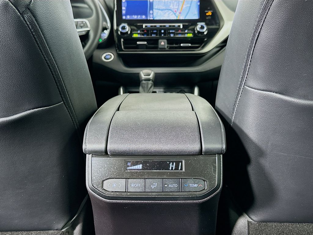 Thumbnail: 2021 Toyota Highlander - 27