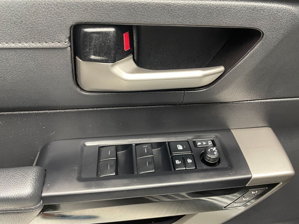 Thumbnail: 2022 Toyota Tundra - 10